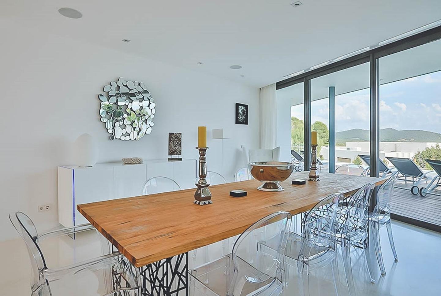Villa Dining